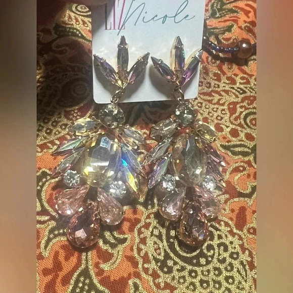 Jewelry - Glitz & Glam Festive Dangle Earrings